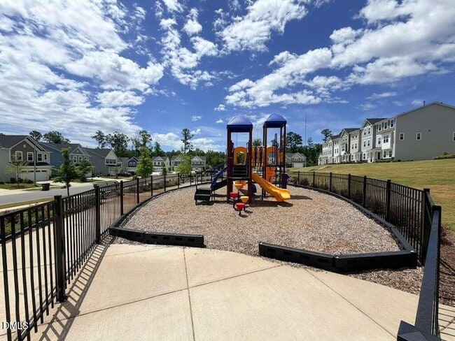Building Photo - 319 Aster Bloom Ln