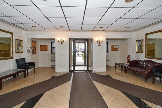 Building Photo - 7 Bond St