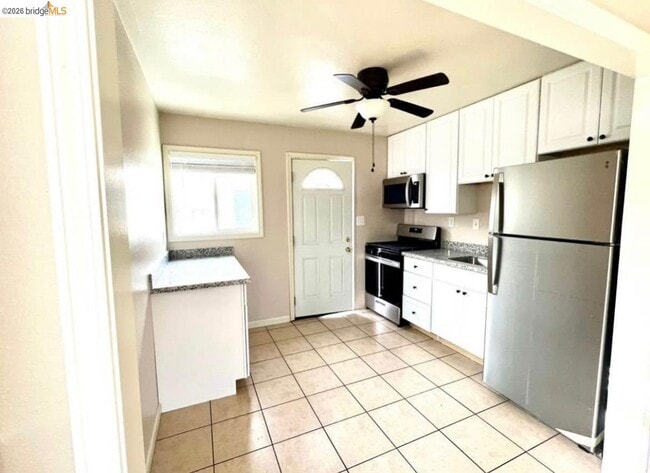 Building Photo - 31 Sunset Dr