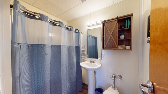 Building Photo - 5585 Straub Rd