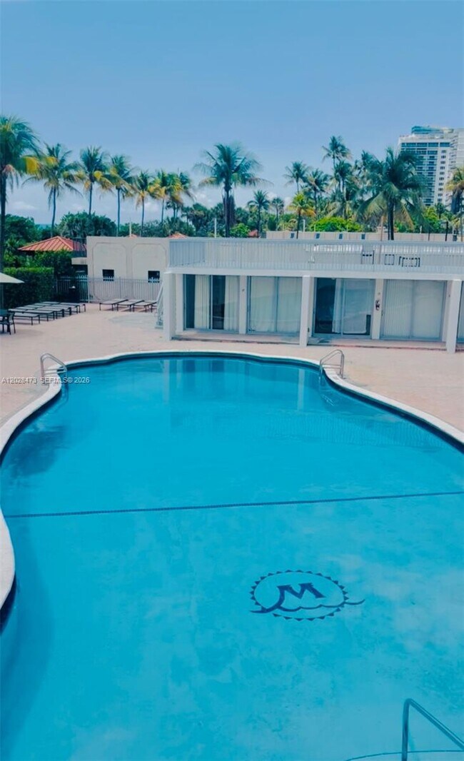 Building Photo - 2655 Collins Ave