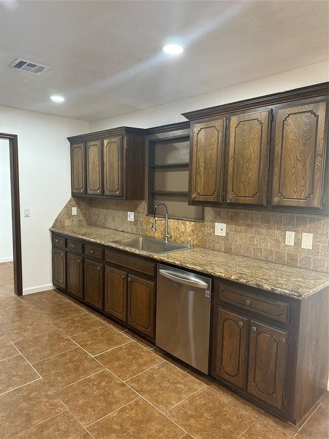 Building Photo - 1318 Alviola Ave