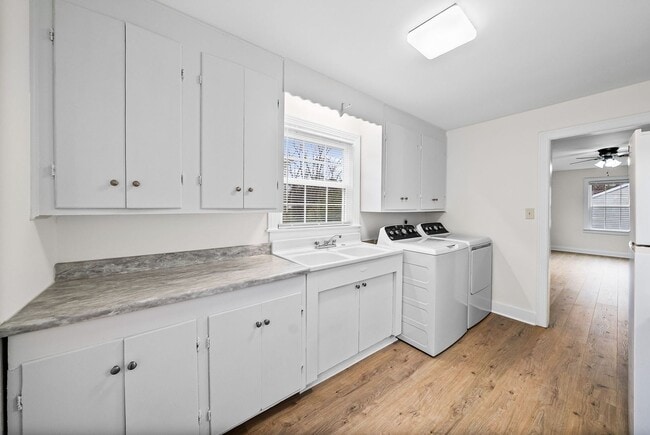 Building Photo - Renovated 2 bedroom home for rent Near Downtown Clarksville!