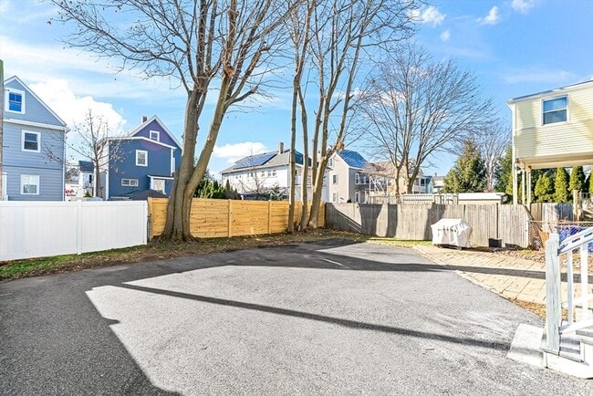 Building Photo - 32 Watts St