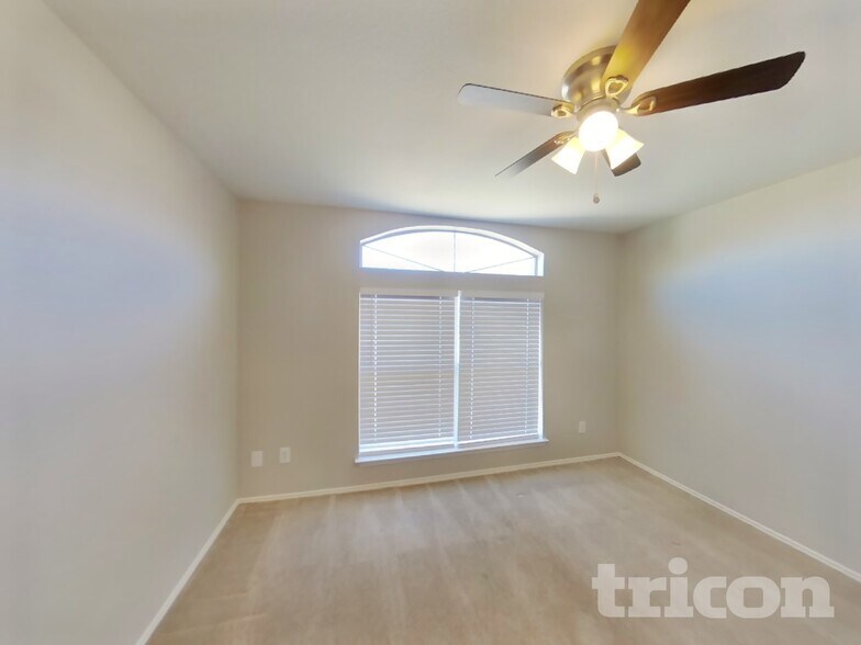 Building Photo - 917 Red Oak Trails