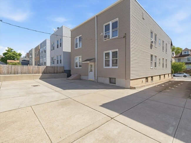 Building Photo - 73 Newman Ave