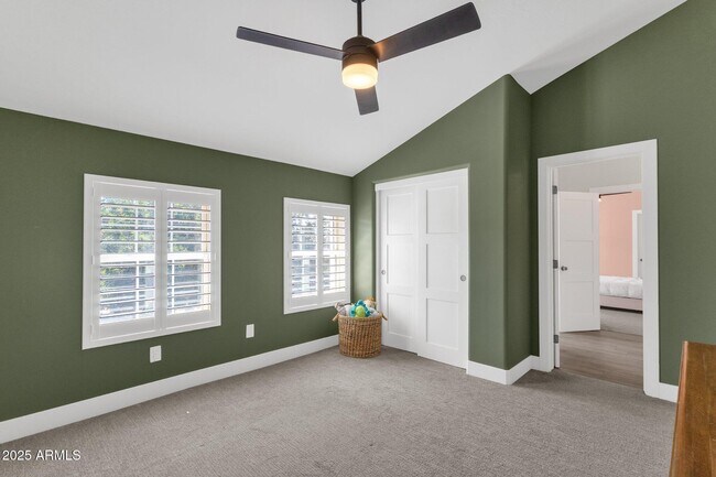 Building Photo - 856 W Quail Cir