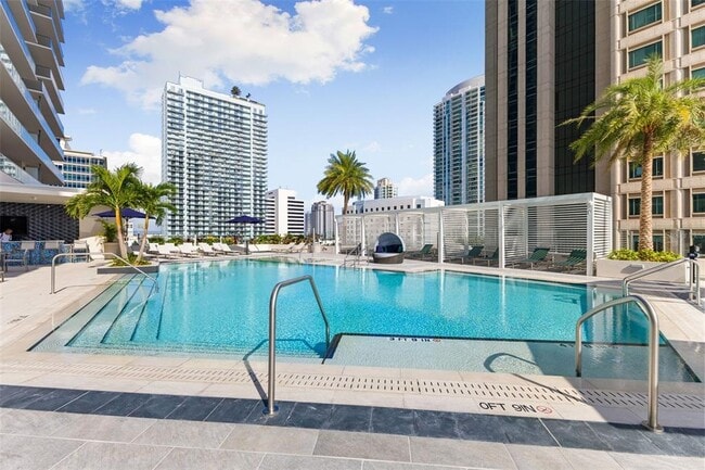 Building Photo - 275 1st Ave S