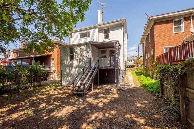 Building Photo - Stunning 5 bedroom home in Sheraden available March 1st!