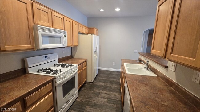 Building Photo - 3975 N Hualapai Way