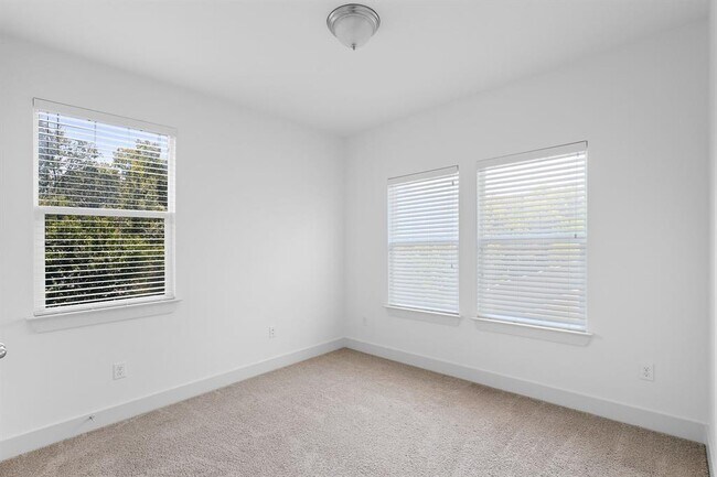 Building Photo - 7208 Bertram Ct