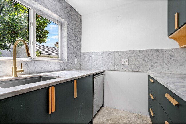 Building Photo - 10391 Boca Woods Ln
