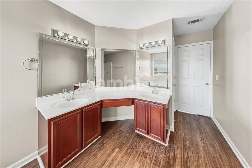 Building Photo - 221 Scarlet Ridge Ct