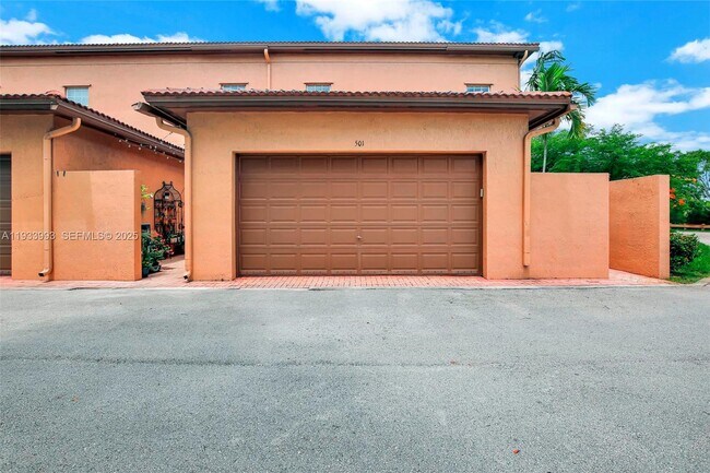 Building Photo - 501 SW 146th Terrace