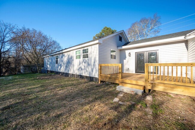 Building Photo - 640 Mission Ridge Rd