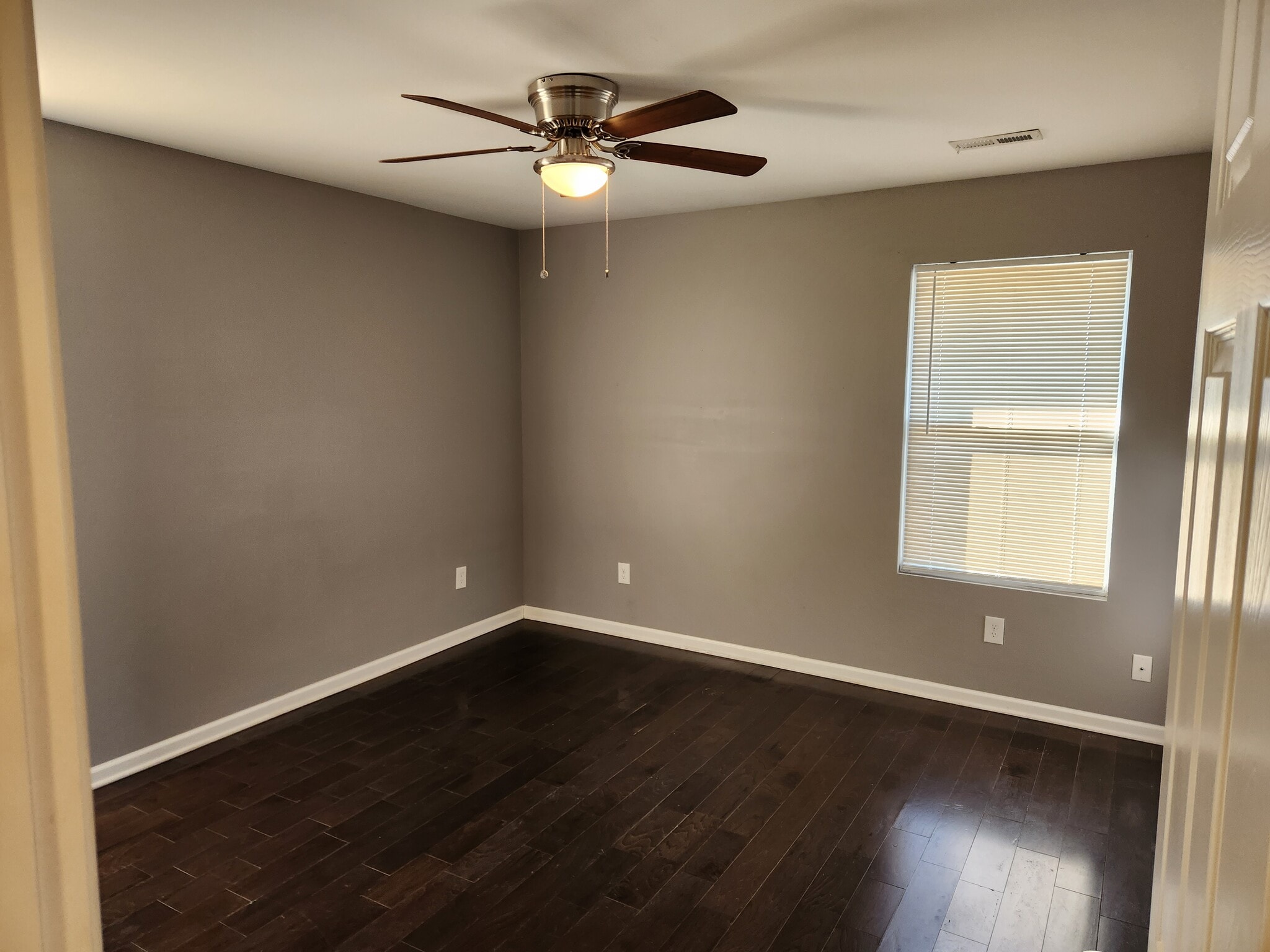 Main Suite - 106 SE 25th St