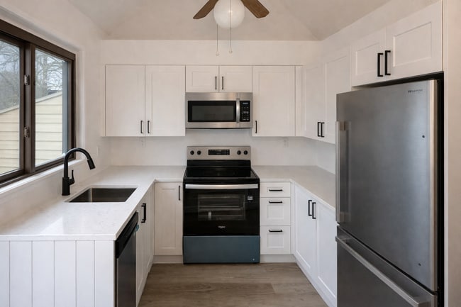 Building Photo - 71 Fox Run