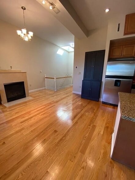 Building Photo - 261 W 2nd St