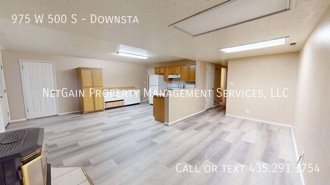 Building Photo - 975 W 500 S