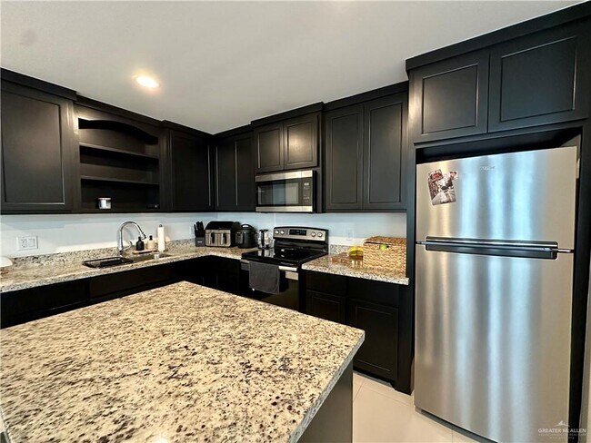 Building Photo - 18 Wolverine St