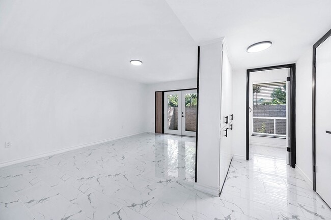 Building Photo - 1616 Redway Ln