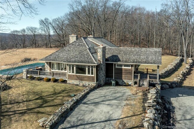Building Photo - 121 Quaker Hill Rd