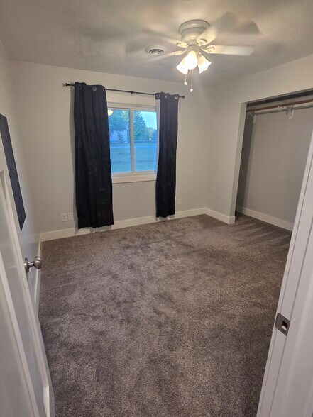 Building Photo - 401 Stallion Cir
