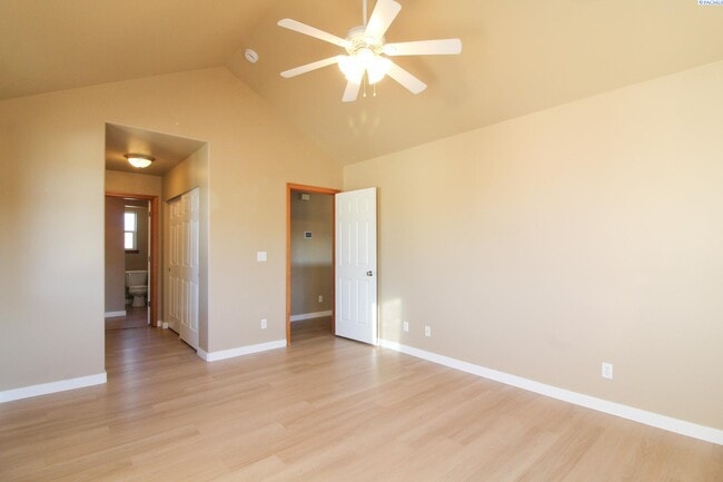 Building Photo - 4 Bed/2.5 Bath House in Richland