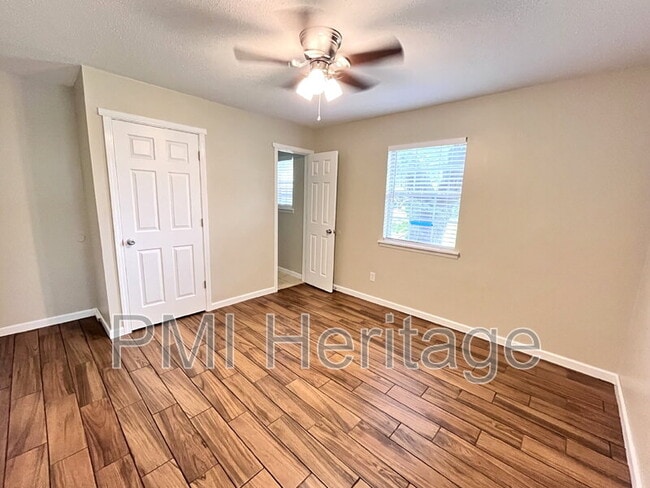 Building Photo - 2100 Cottonwood Pl