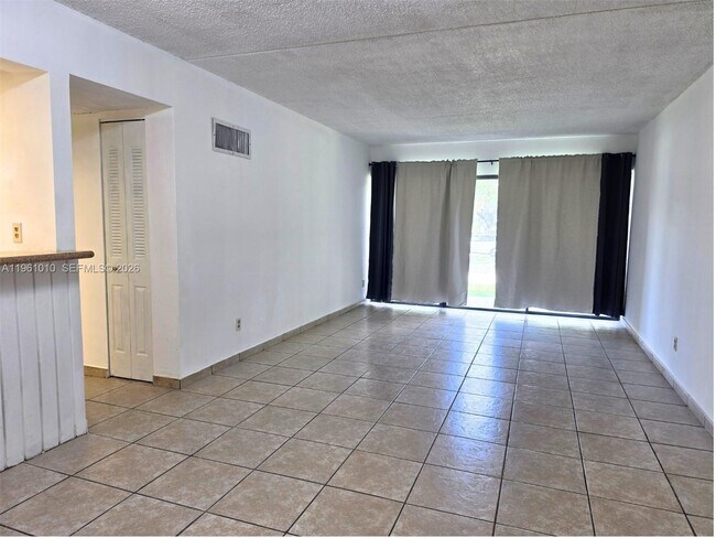 Building Photo - 5921 Washington St