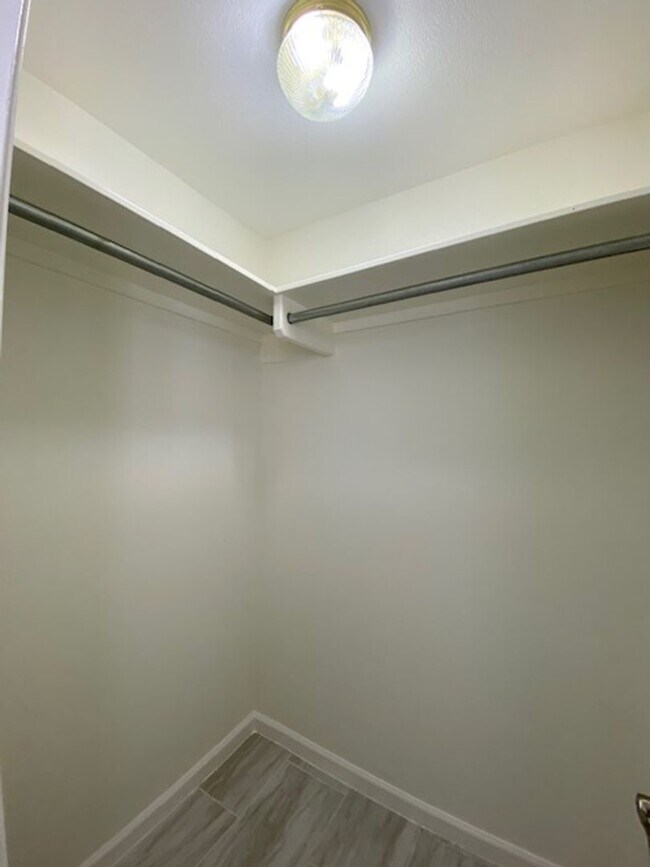 Building Photo - ODCR430