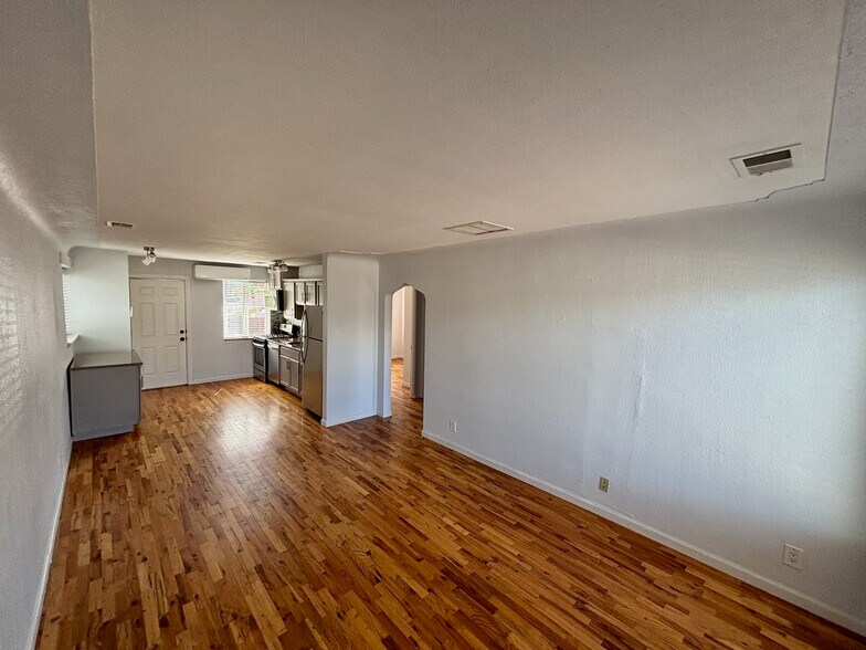 Building Photo - 740 Hazel Ct