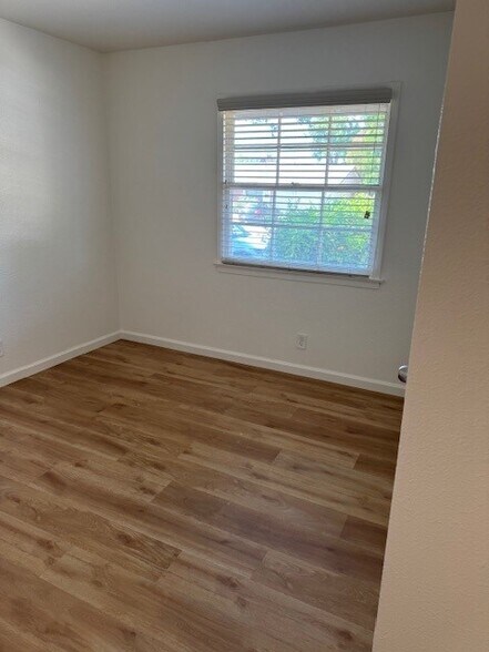 Building Photo - 2129 Ellison Dr