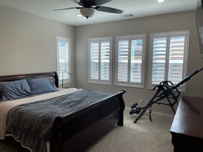 Building Photo - Gorgeous highly upgraded townhome in the b...