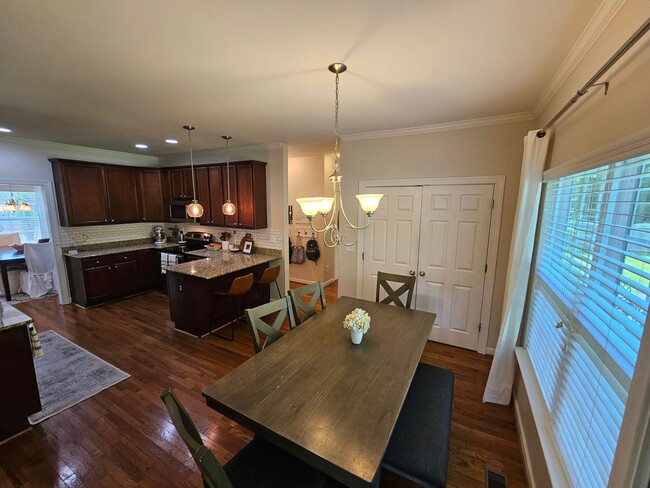 Building Photo - GRASSFIELD - Lauren's Cove