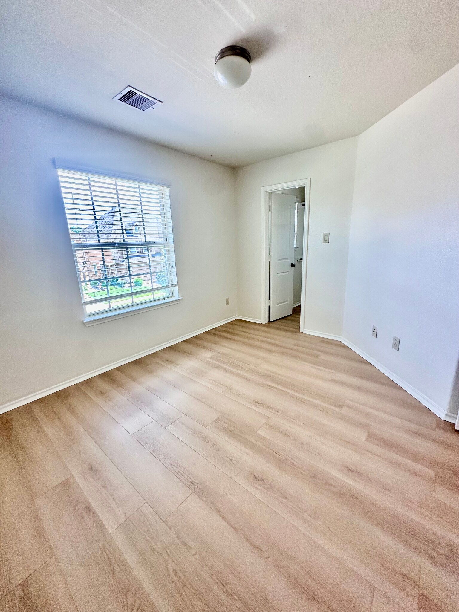 Building Photo - 6430 Stoney Creek Dr