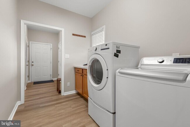 Building Photo - 4210 Stonehaven Way