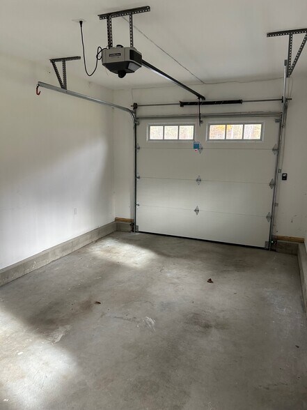 Building Photo - 393 Pleasant Valley Rd