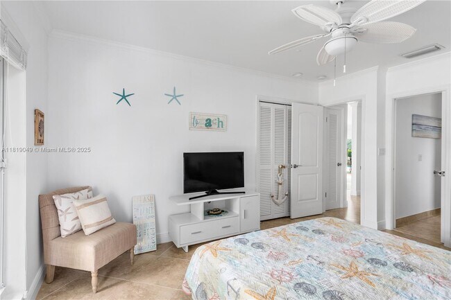 Building Photo - 4902 N Travelers Palm Ln
