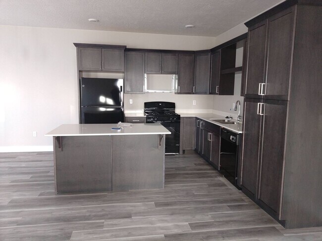 Building Photo - Cute and Spacious! Available Now!