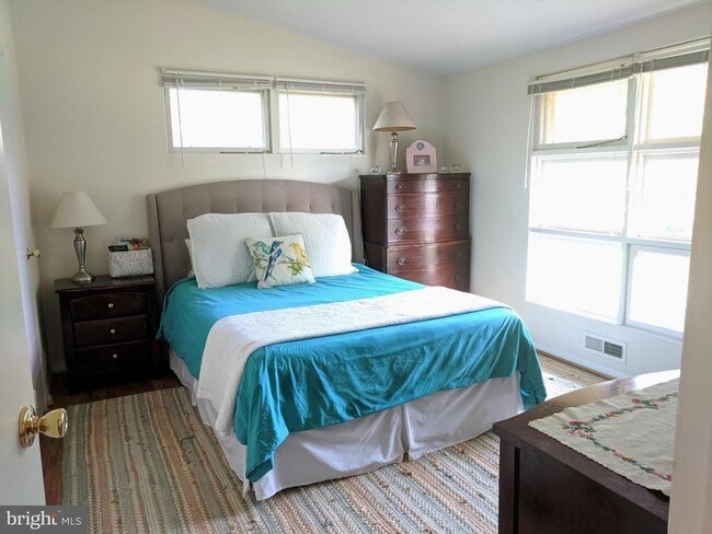 Building Photo - 6519 Byrnes Dr