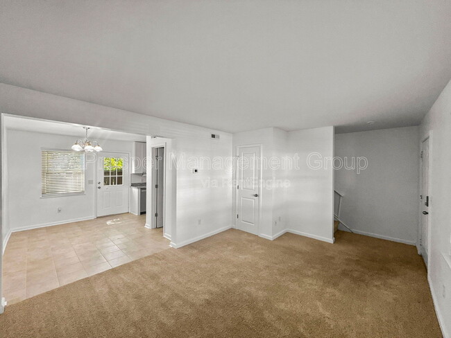 Building Photo - 415 Parkdale Dr