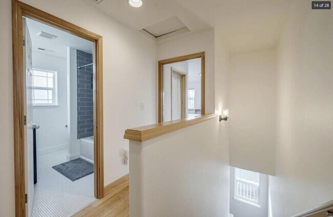 Building Photo - 337 N Ivy St