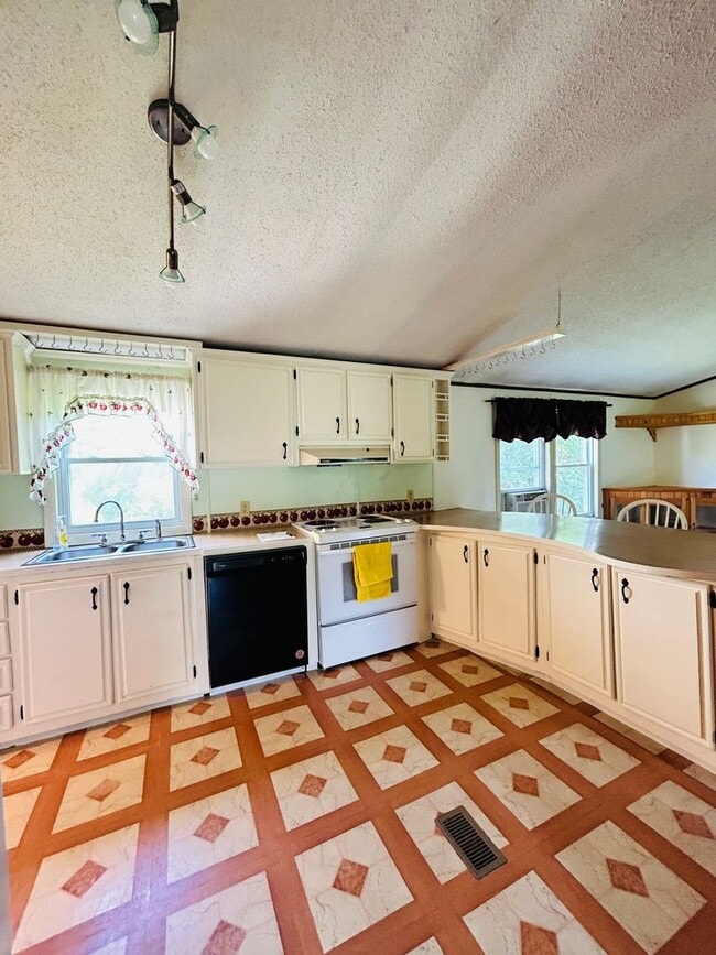 Building Photo - Country 3 Bed / 2 Bath Home for RENT