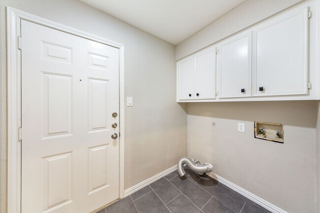 Building Photo - 4404 Travis Country Cir