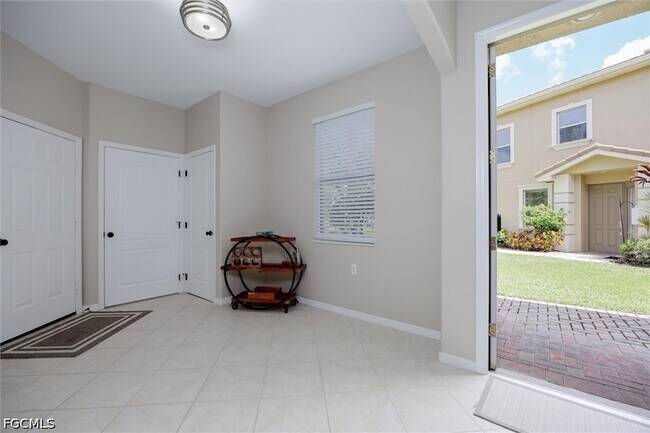 Building Photo - 3240 Cottonwood Bend