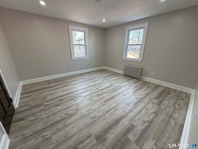 Building Photo - 62 Lincoln Ave