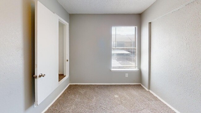 Davis-Square-C3-2-Bedroom 1.jpg - Davis Square Apartments