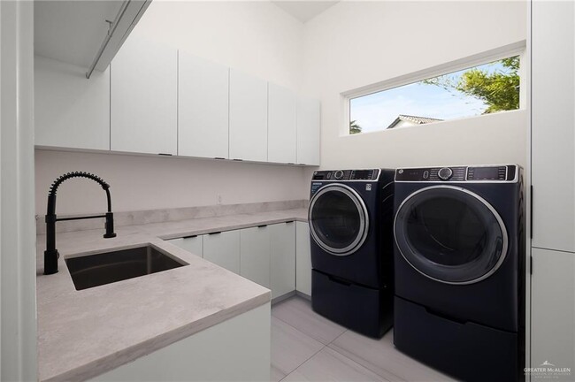 Building Photo - 43 Antigua Dr