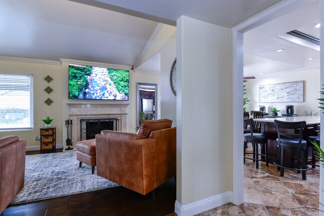 Building Photo - 901 Carlson Dr